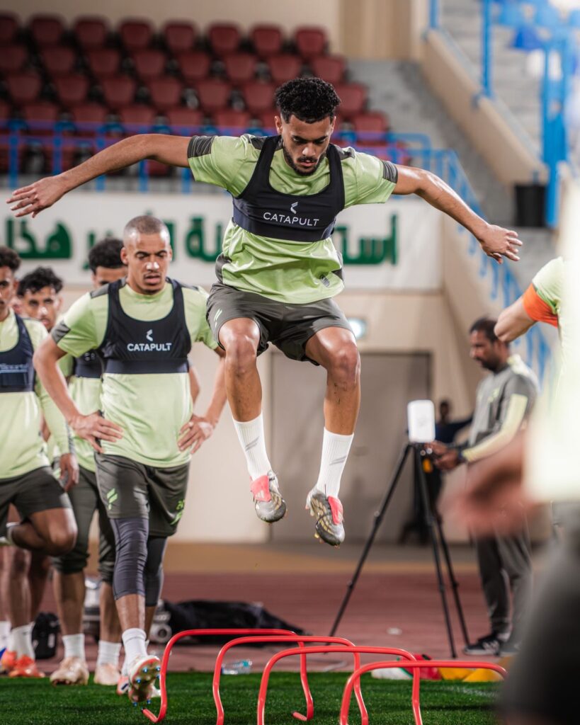 الفتح يصل نجران ويختتم تحضيراته لمواجهة الأخدود غدًا