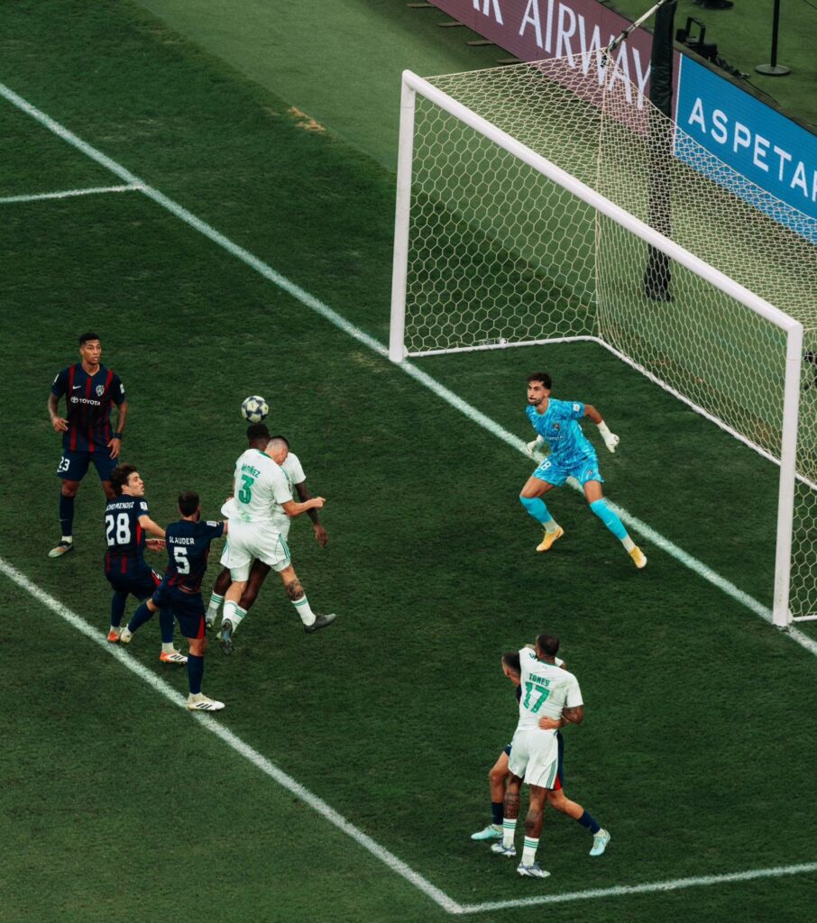 بعشرة لاعبين.. الأهلي يصنع المستحيل ويقصي جوهور في ليلة نارية بدوري أبطال آسيا