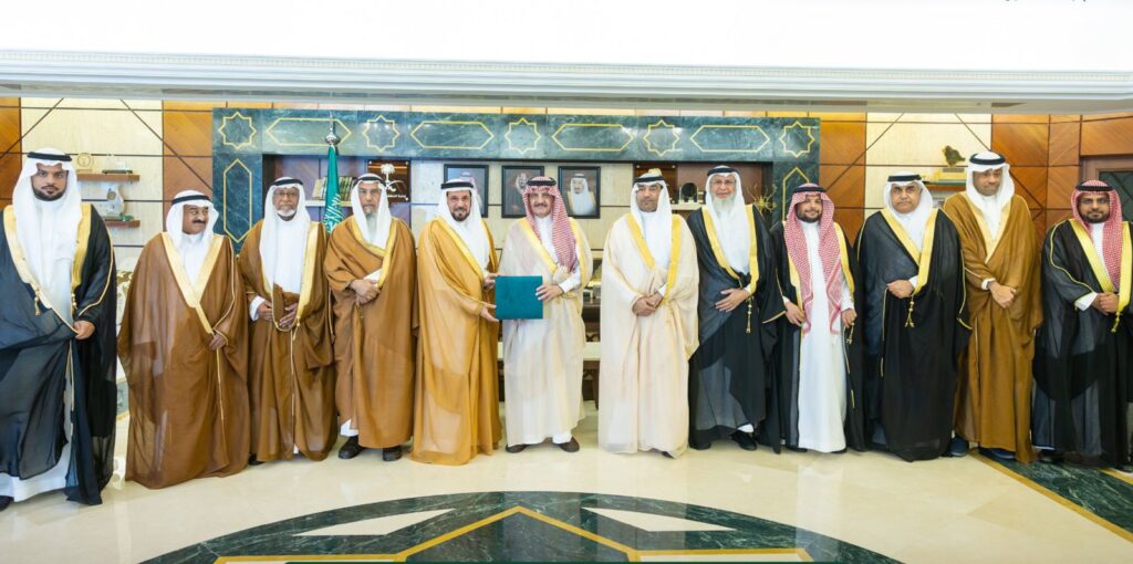 أمير الشرقية يستقبل جمعية التواصل ويطّلع على تقريرها السنوي