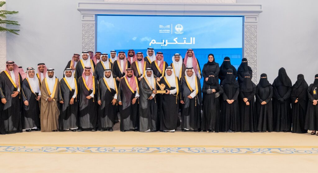 محافظ الأحساء يستقبل قيادات التعليم ويكرّم الفائزين بالجوائز المحلية والدولية