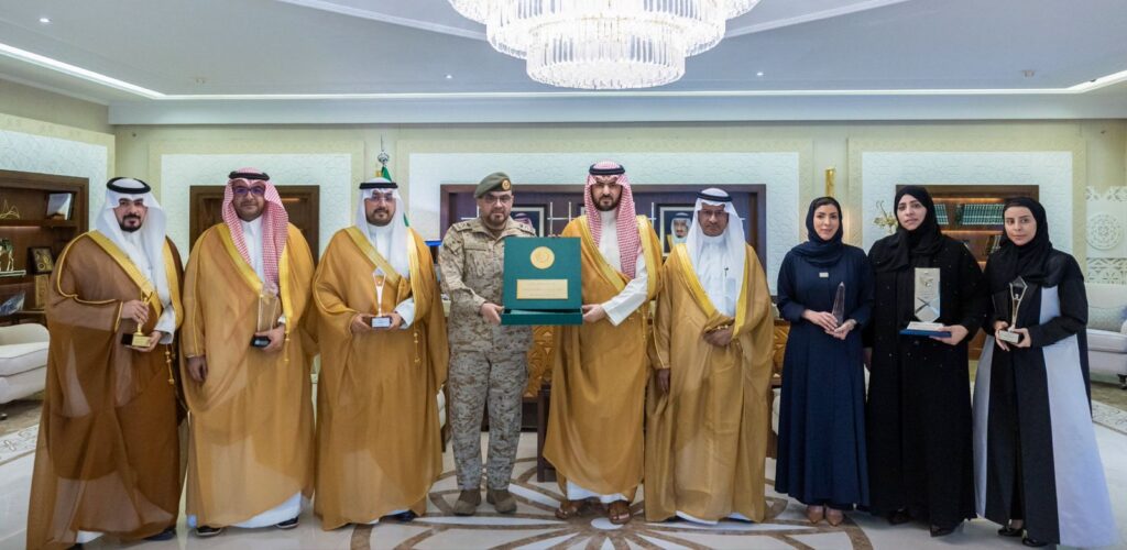  نائب أمير الشرقية يطّلع على إنجازات المجمع الطبي العسكري بالظهران.. ويشيد بتطور الخدمات الصحية