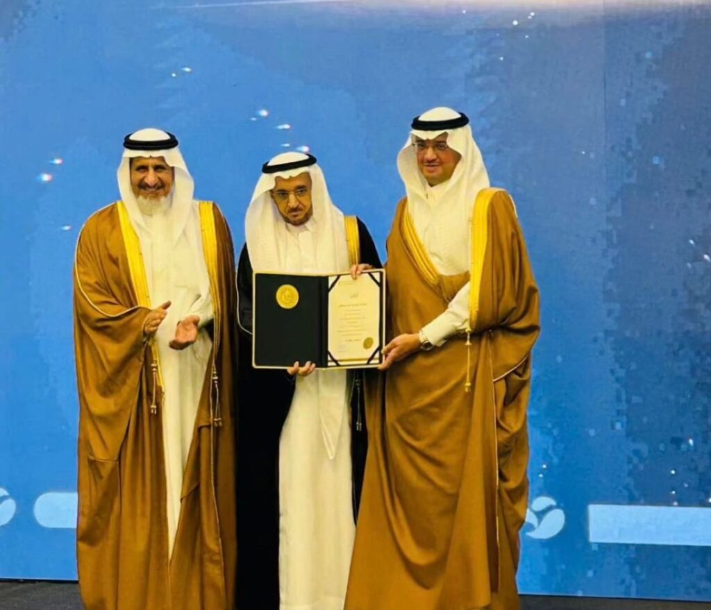 دموع الوفاء في الأحساء.. مسيرة 38 عامًا من العطاء تُختتم بتكريم يليق برجال الخير