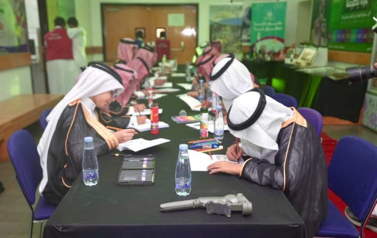 طلاب الأحساء يرتدون البشت الحساوي