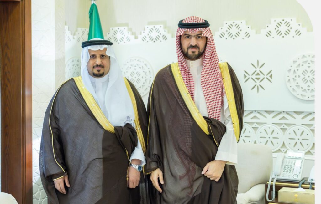 نائب أمير الشرقية يهنئ مدير التحريات الإدارية بالمنطقة بمناسبة ترقيته