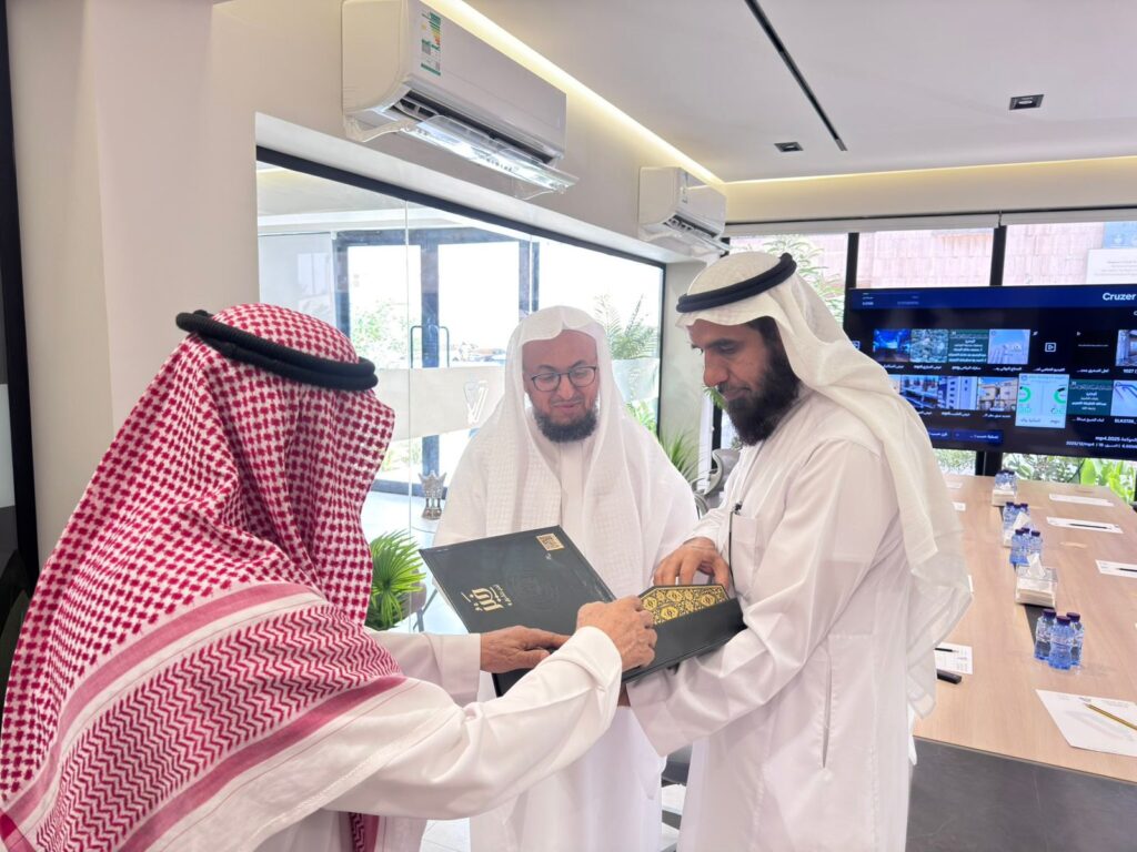 قاضي الاستئناف السابق يزور جمعية تحفيظ القرآن بالأحساء ويشيد بجهودها