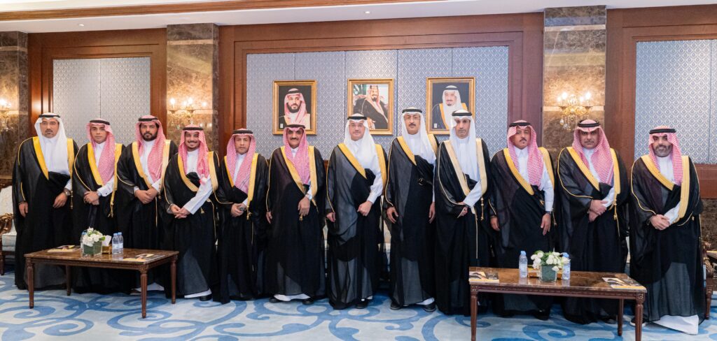 سمو الأمير سعود بن طلال يستقبل أمين أمانة الأحساء ووكلاءها.. ويؤكد تعزيز الخدمات البلدية