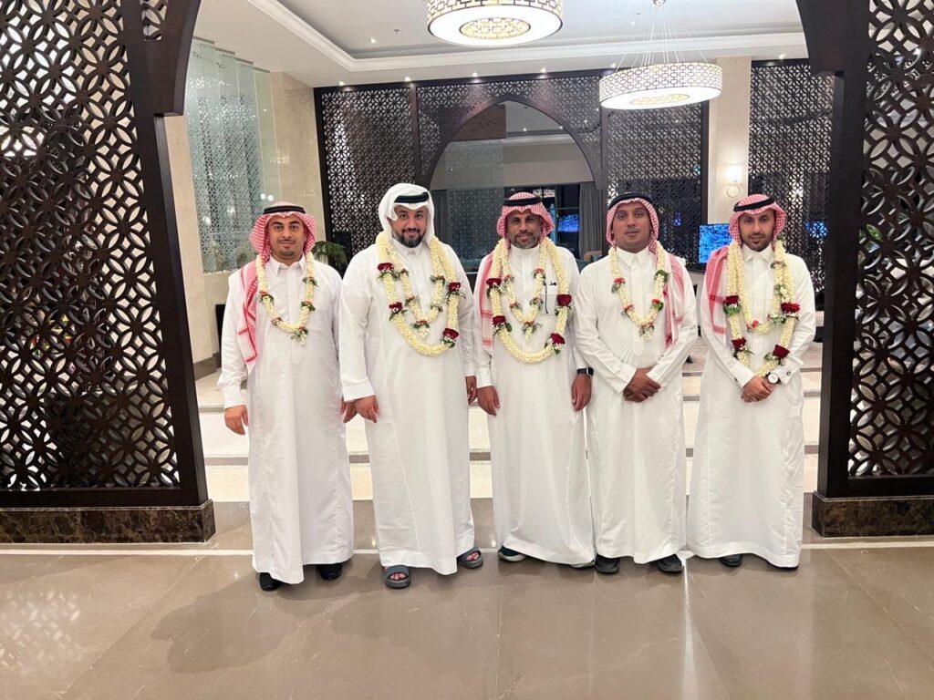 تبادل خبرات مهنية… فريق الباحث الاجتماعي بجمعية التنمية الأسرية بالأحساء يزور باحثي جازان