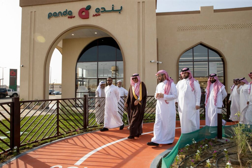 أمين الأحساء يدشّن حديقة المنيزلة التنموية