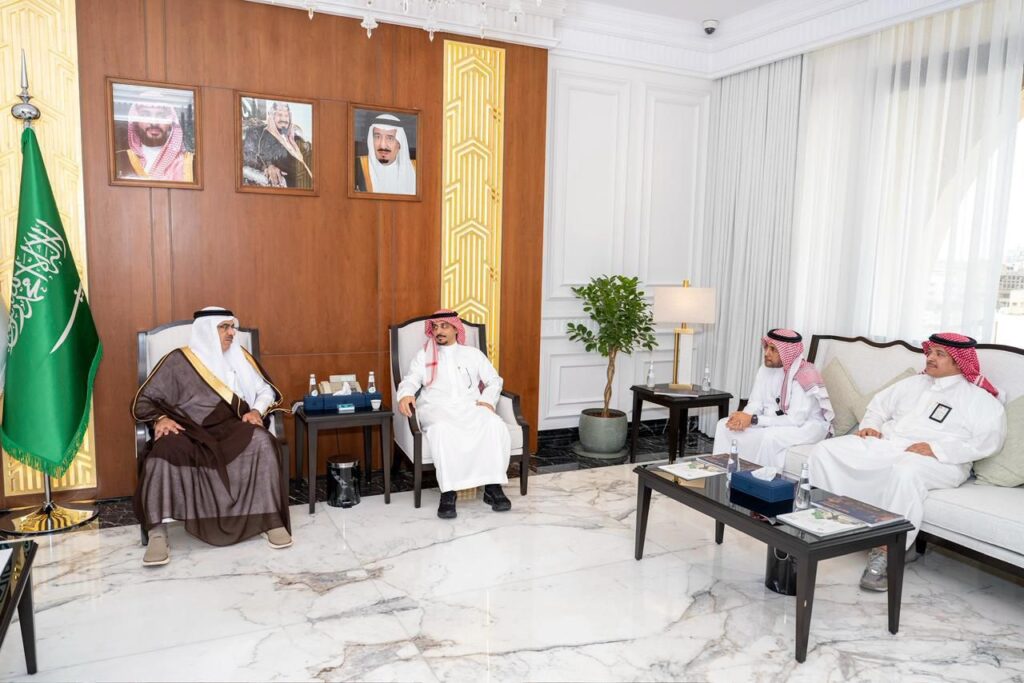 الجبير يستعرض فرص التنمية والاستثمار مع وفد أمانة الأحساء
