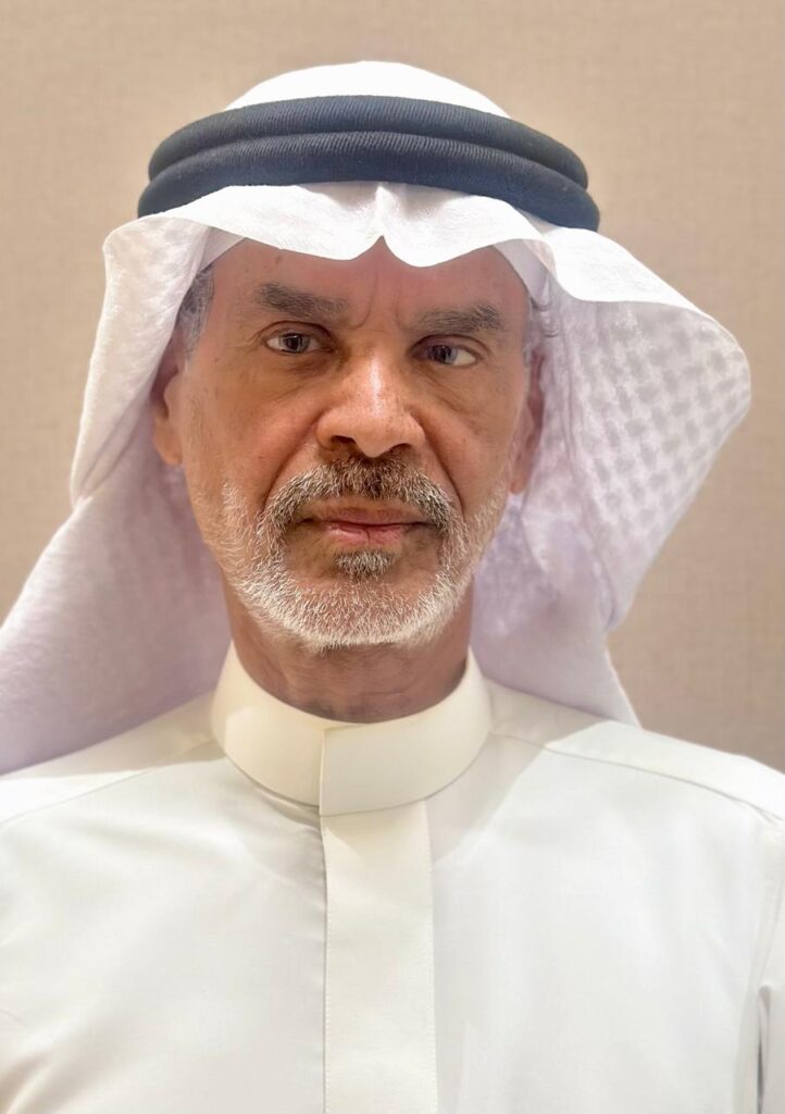 محمد الدعيلج يكتب: أنتِ و مدادي و أوراقي المبعثرة