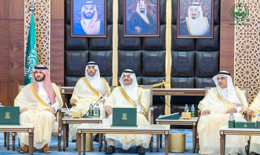 أمير الشرقية يكرم الشركاء والداعمين لموسم الخبر 2025
