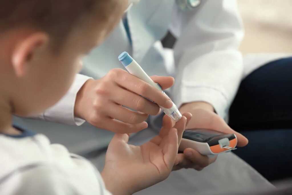 خطوة واعدة لمرضى السكري.. علاج جديد يغني عن الحقن اليومية للأطفال