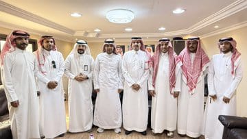 رئيس بلدية العيون يزور نادي العيون ويؤكد دعم القطاع الرياضي