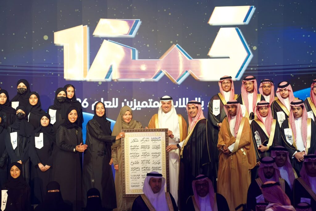 محافظ الأحساء يرعى حفل “قمة 1” بمدارس الأنجال الأهلية.. ويُدشّن منصة “تميز الأنجال”