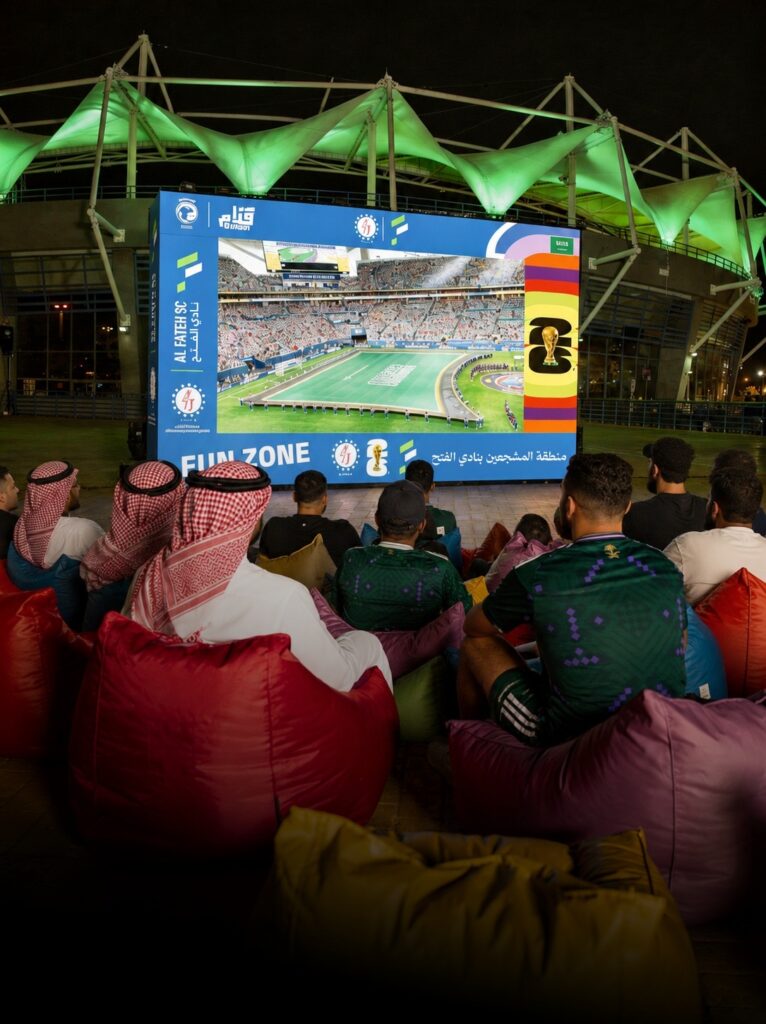 أجواء جماهيرية استثنائية في الأحساء.. الفتح يفتح Fan Zone لمؤازرة الأخضر بالمونديال