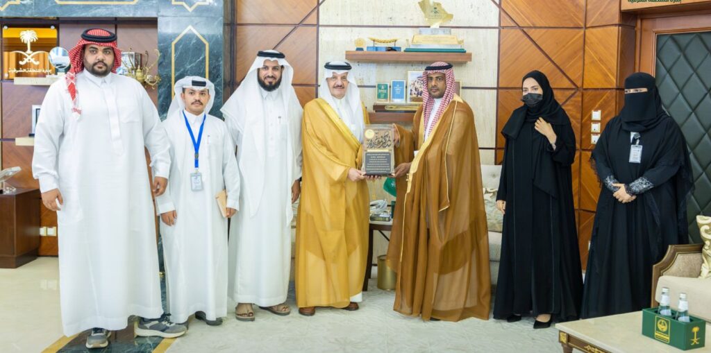 أمير الشرقية يستقبل رئيس وأعضاء جمعية رؤية لتنمية القدرات البشرية