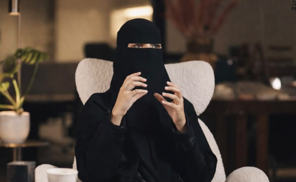 الحزم الواعي بديل العقاب.. الأخصائية جوهرة المطر تكشف أسرار التربية لـ “الواحة نيوز”