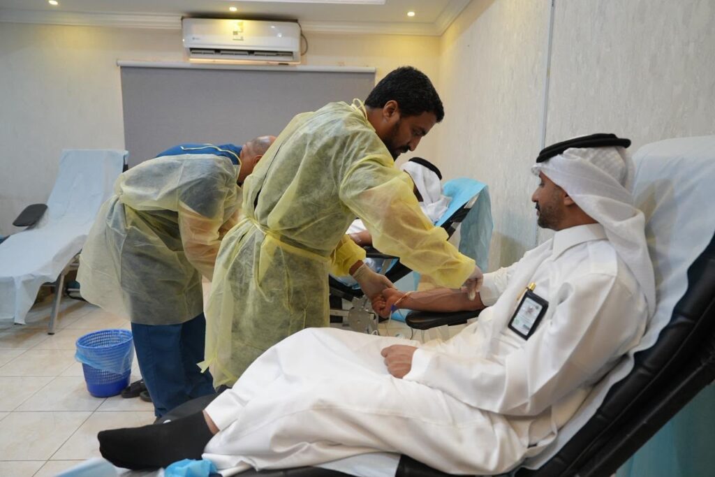 مكتب البيئة بالأحساء يدشّن حملة التبرع بالدم تحت شعار «قطرة من الإنسانية»