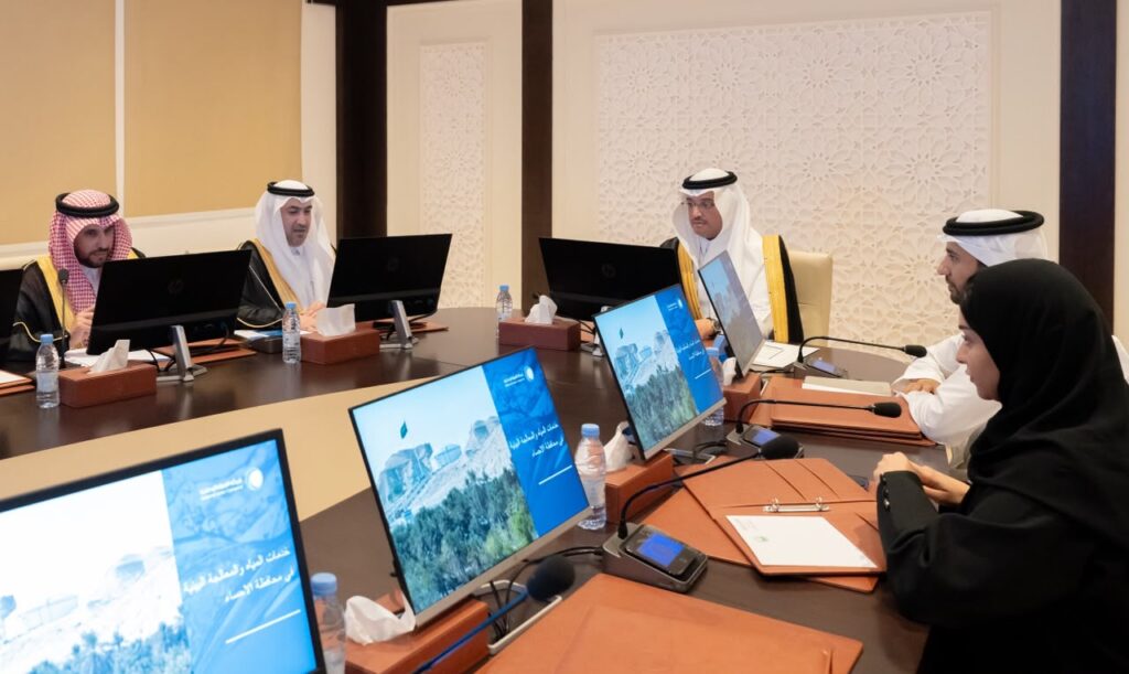 محافظ الأحساء يطّلع على أعمال شركة المياه الوطنية وخططها التشغيلية بالمحافظة