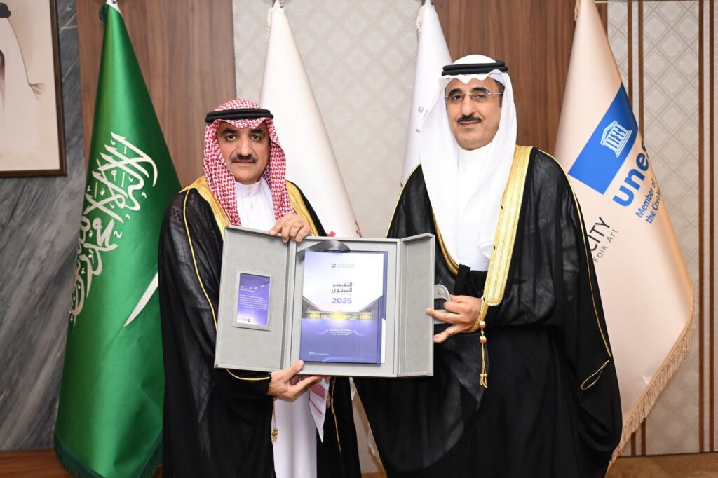 “الملا” يتسلّم التقرير السنوي لمطار الأحساء الدولي.. ويطّلع على أبرز المشاريع التطويرية