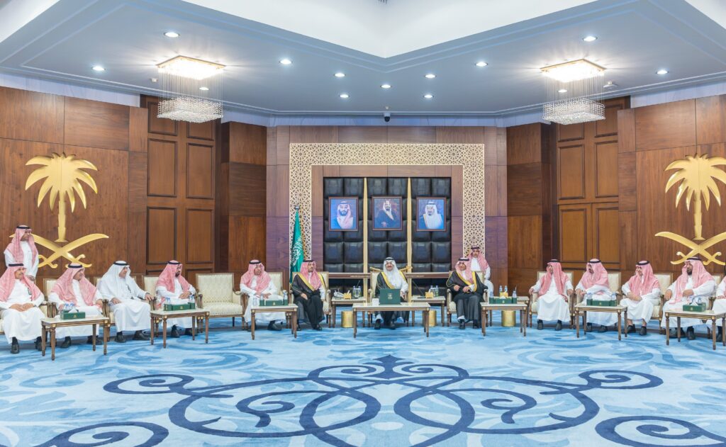 أمير الشرقية يستقبل منسوبي الإمارة المهنئين بعيد الأضحى المبارك