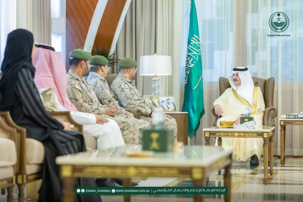 أمير الشرقية يستقبل مدير التجمع الصحي العسكري بالمنطقة بمناسبة تكليفه