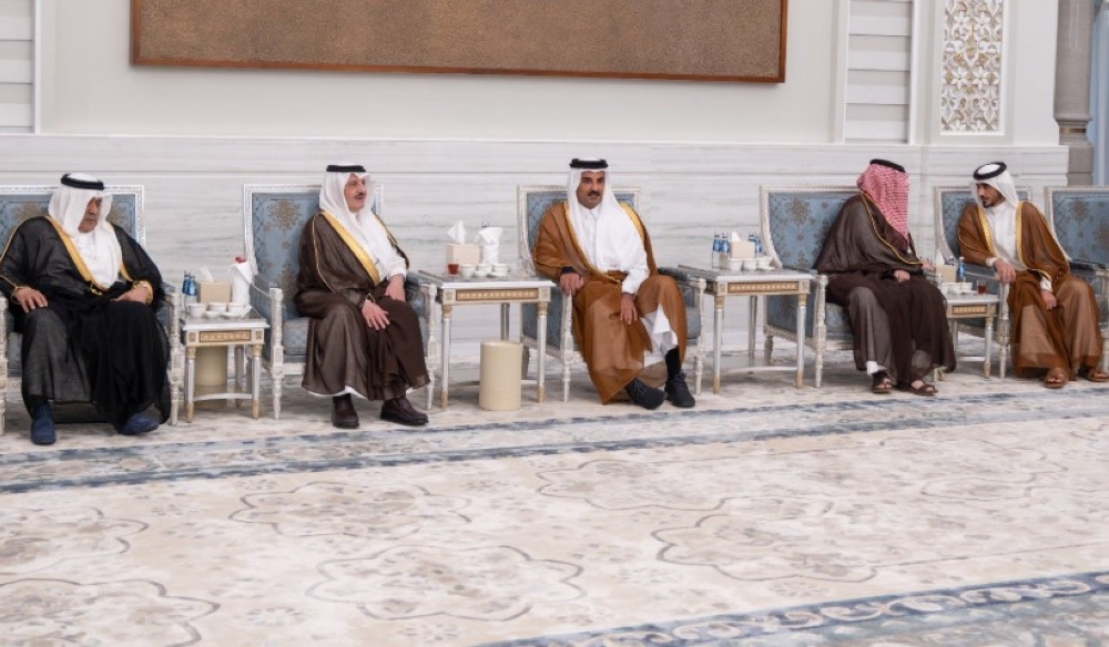 أمير الشرقية ينقل تعازي القيادة لأمير قطر في وفاة الشيخ حمد بن خليفة آل ثاني