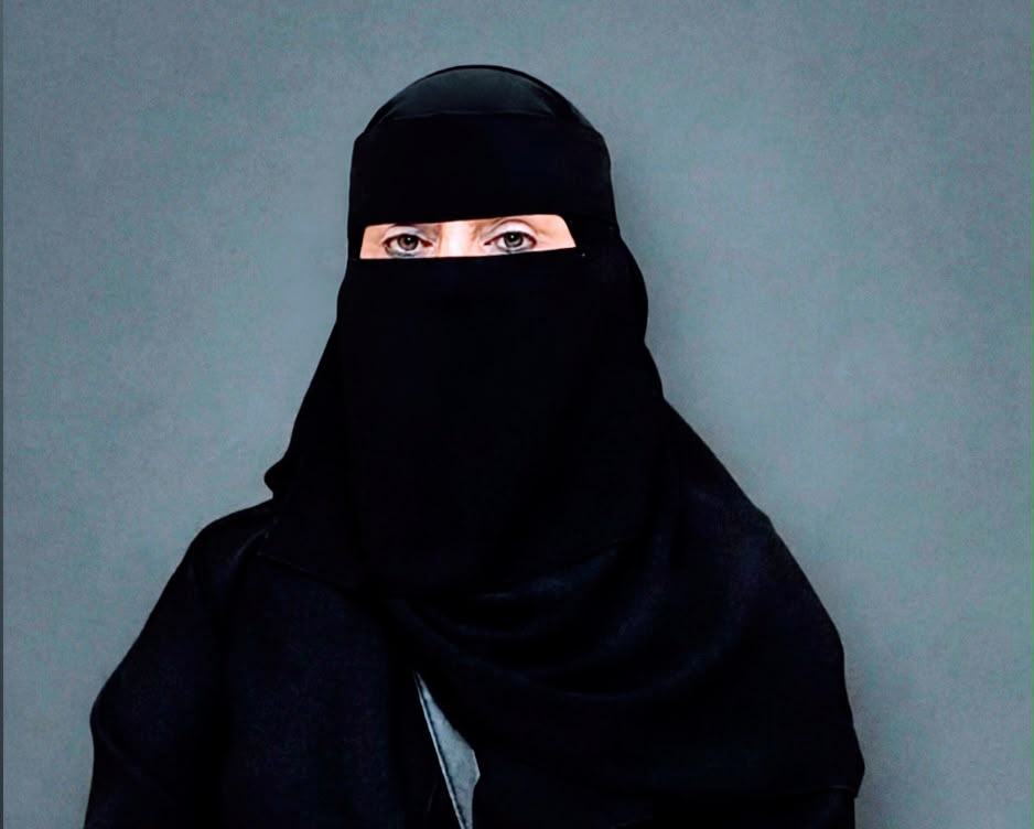 د. هند الرقيطي لـ “الواحة نيوز”: العلاج بالألوان علم متجذر وليس “تريند”.. والفنان لن يتحول إلى طبيب نفسي بالاجتهاد 