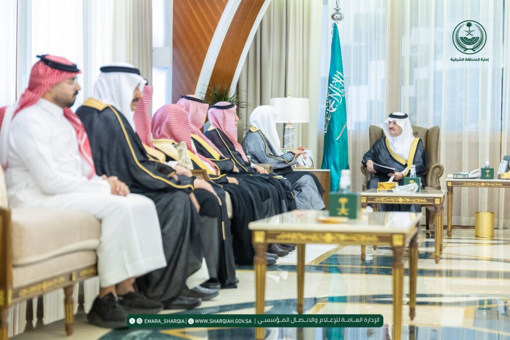 أمير الشرقية يستقبل مدير دار الآل والصحب الوقفية بالأحساء