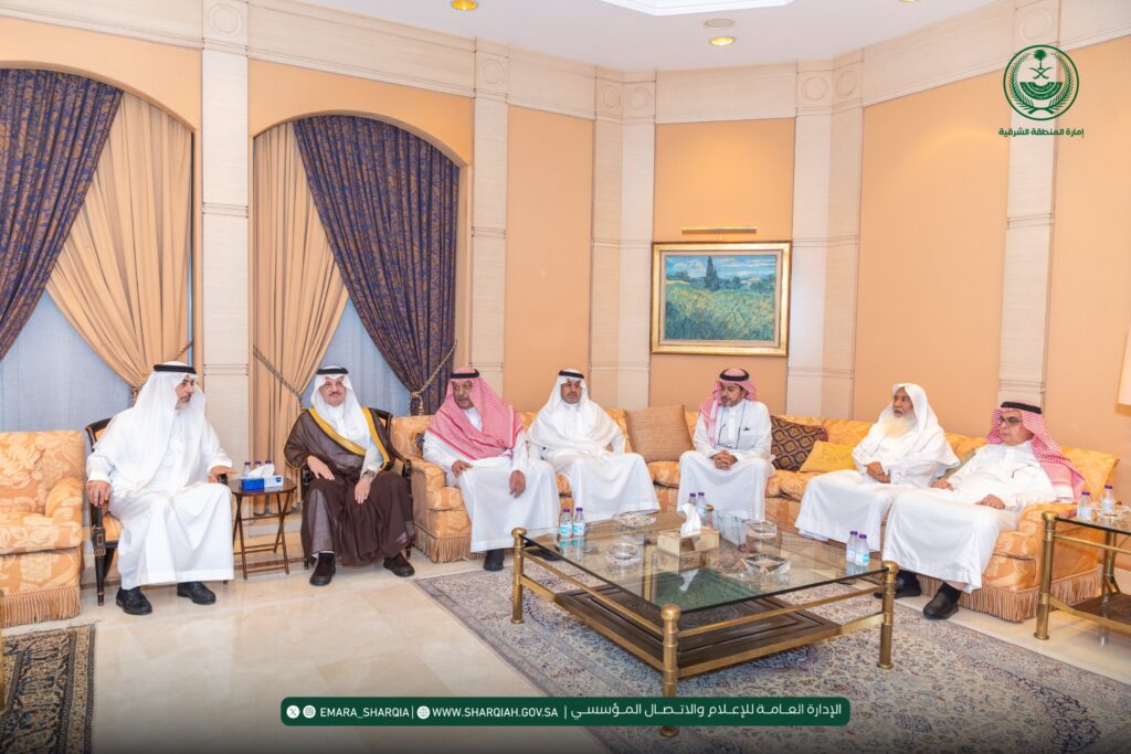 أمير المنطقة الشرقية يقدم التعازي لأسرة القريشي