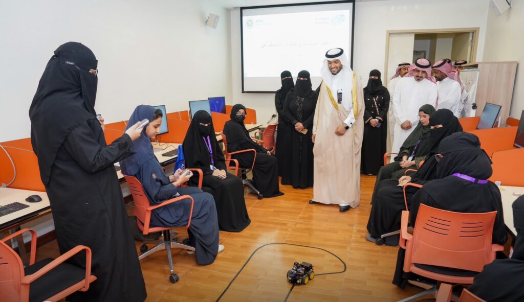 وكيل جامعة الملك فيصل يطّلع على برامج موهبة البحثية والأكاديمية