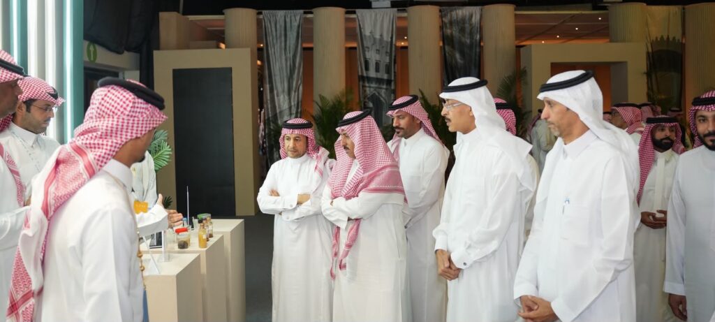 وفد أمانة الأحساء يزور «معرض اللومي الحساوي 2026»