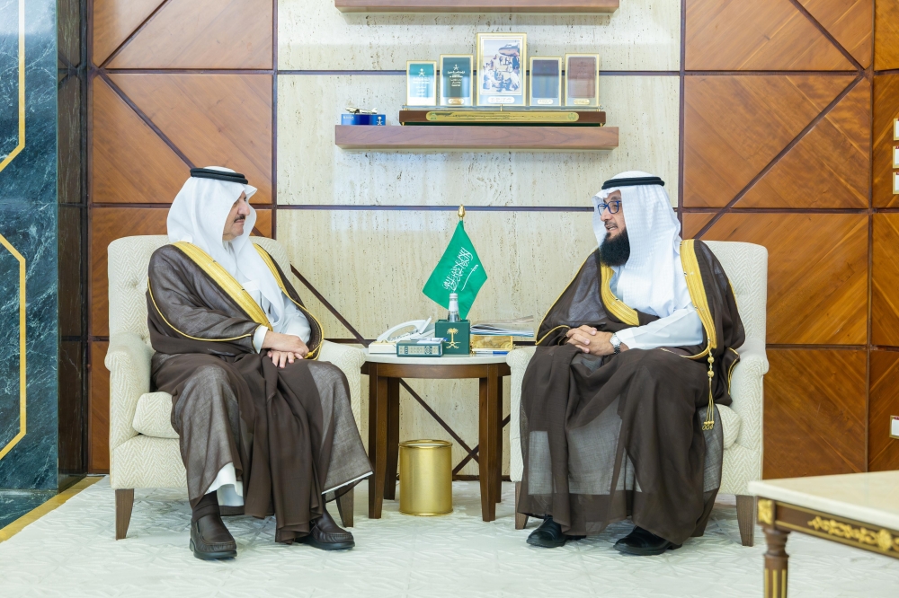 أمير الشرقية يستقبل الرئيس التنفيذي لجمعية البر بالمنطقة