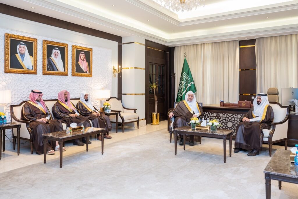 نيابةً عن محافظ الأحساء.. وكيل المحافظة يستقبل مدير عام الإدارة العامة للتوجيه والإرشاد بالداخلية