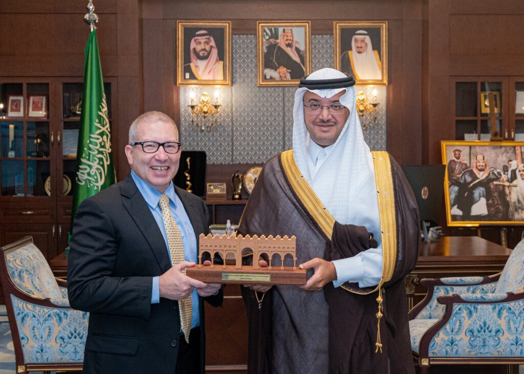 سمو محافظ الأحساء يستقبل القنصل العام الأمريكي بالظهران