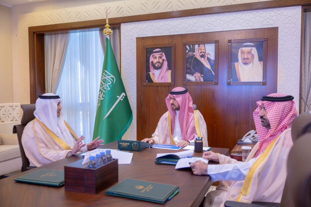 نائب أمير الشرقية يستقبل رئيس القطاع الشرقي لشركة المياه الوطنية