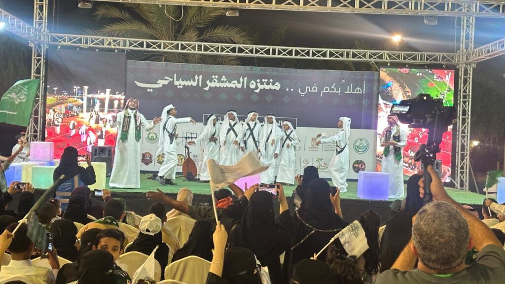 منتزه المشقر بالأحساء يحتفي باليوم الوطني الـ96 بفعاليات تجمع التراث والفن والمجتمع