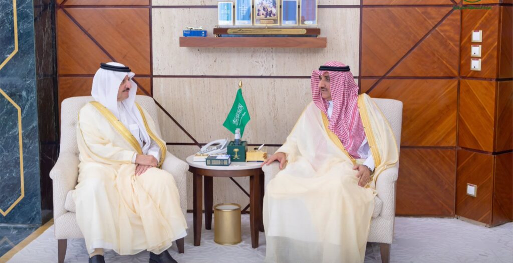 أمير الشرقية يستقبل أمين الأحساء ويطلع على منجزات الأمانة ومشاريع تطوير الطرق والنقل