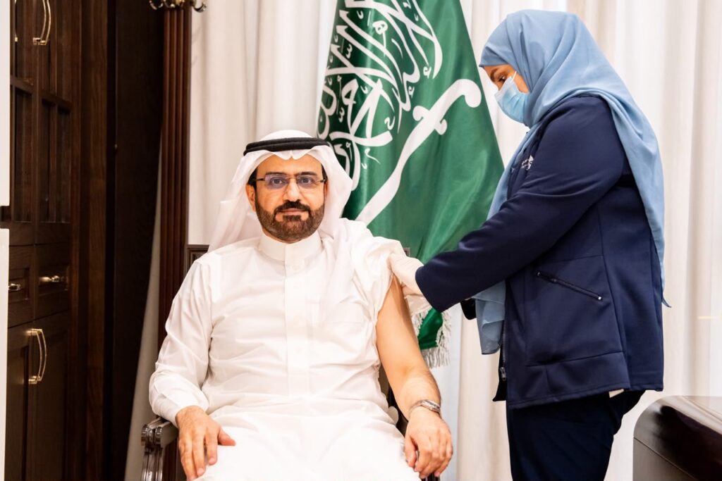بمشاركة وكيل المحافظة.. الأحساء الصحي ينفذ حملة للتطعيم ضد الإنفلونزا الموسمية