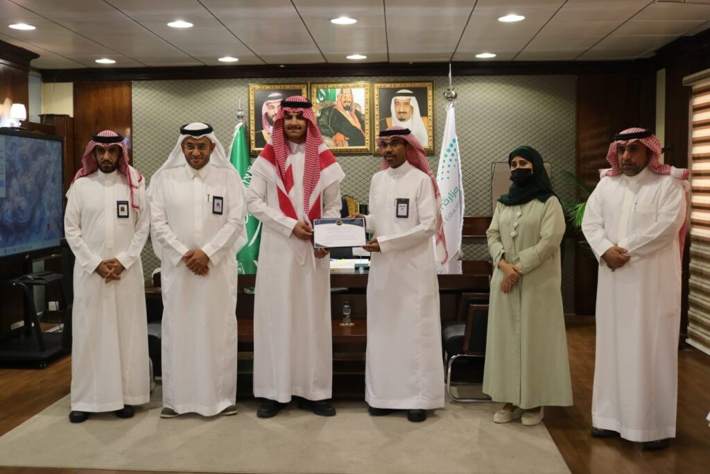 الأحساء تحتفي بإنجاز طلابها.. تكريم طالبين بعد حصد فضية أولمبياد الروبوت WRO 2026