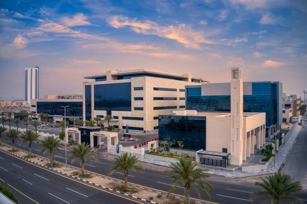 بالروبوت الجراحي.. نجاح عملية دقيقة لمريض ثلاثيني في مستشفى المواساة